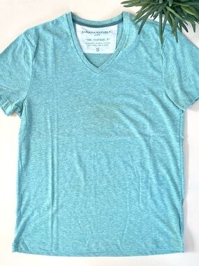 BANANA REPUBLIC - “The Vintage T” V-Neck Tee Shirt